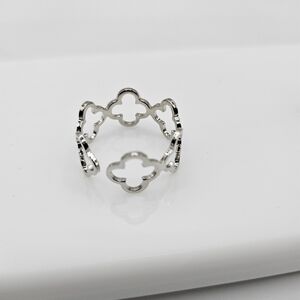 🆕️Hollow out lucky clover flower design Ring 💍